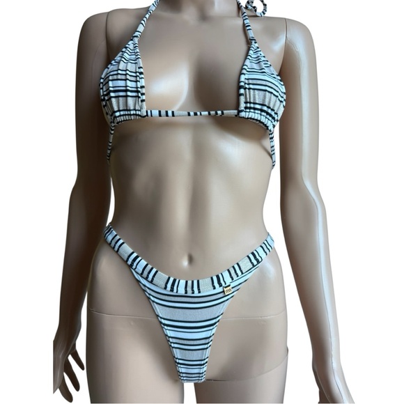 Chic Black and White Striped Bikini Set - Picture 4 of 8